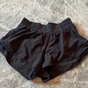 Lululemon hotty hot 2.5” short